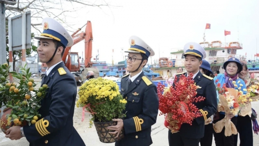 Tet greetings extended to soldiers, people on Ly Son Island